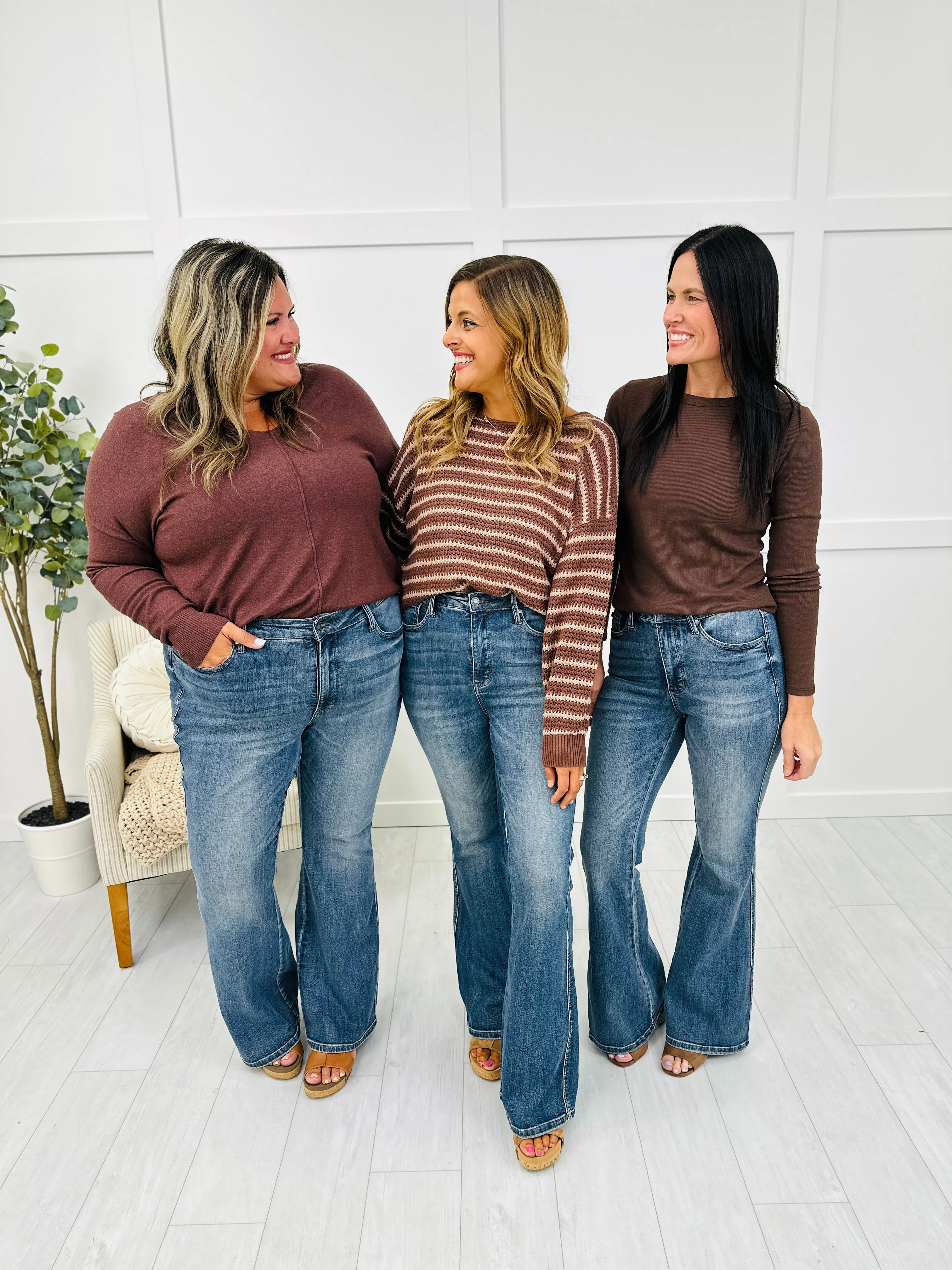 Judy Blue Stop and Stare Tummy Control Flare Jeans in Reg/Curvy