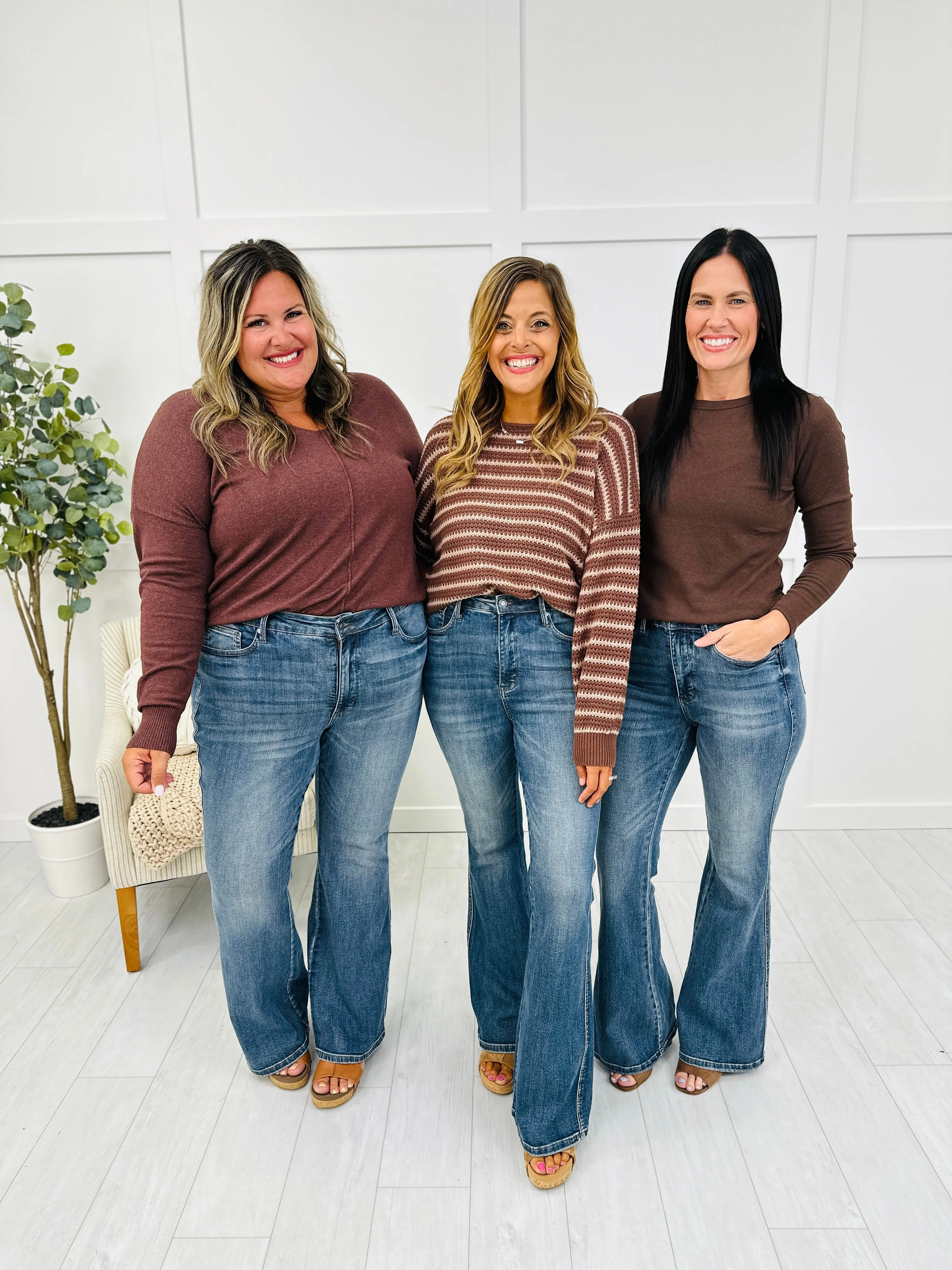 Judy Blue Stop and Stare Tummy Control Flare Jeans in Reg/Curvy